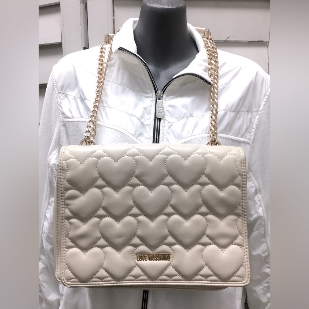 Love Moschino handbag with chain straps and hearts like new - Picture 1 of 4